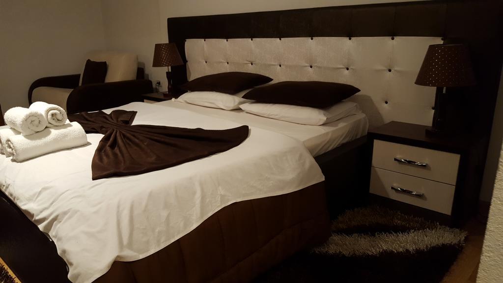 Hotel Livia ติรานา ภายนอก รูปภาพ