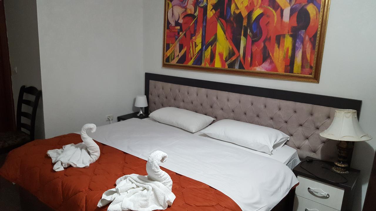 Hotel Livia ติรานา ภายนอก รูปภาพ