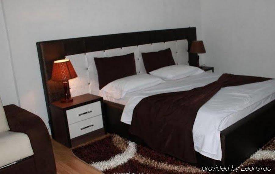 Hotel Livia ติรานา ภายนอก รูปภาพ